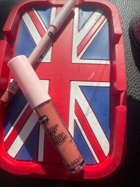 Lip Kit Liquid Matte Lipstick with matching lip liner- Peachy Nude Pink